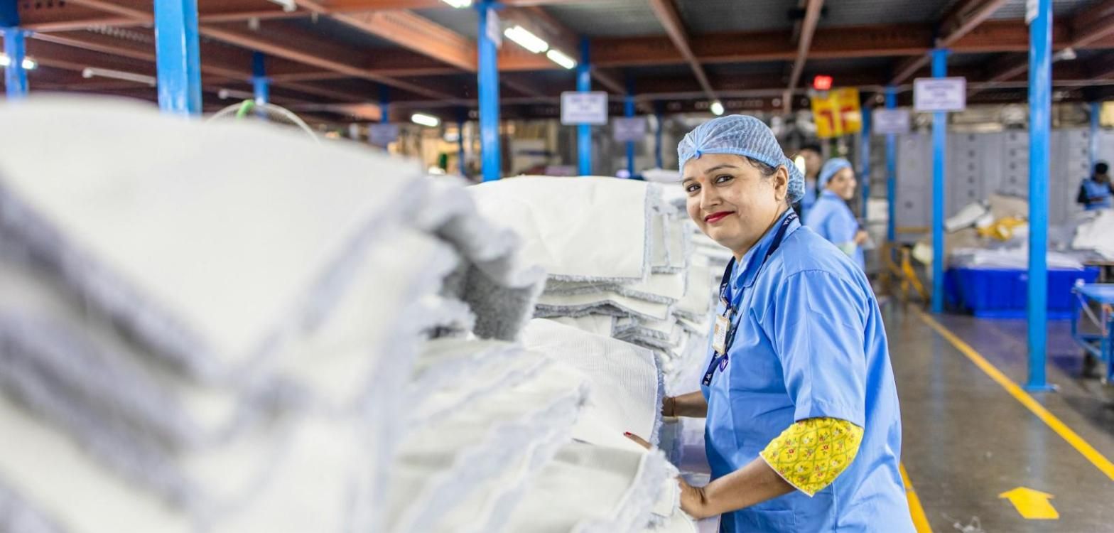 Nave de producción con maquinaria